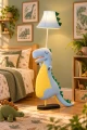 Dinozaurowa lampa rozświetla pokój dziecka.png