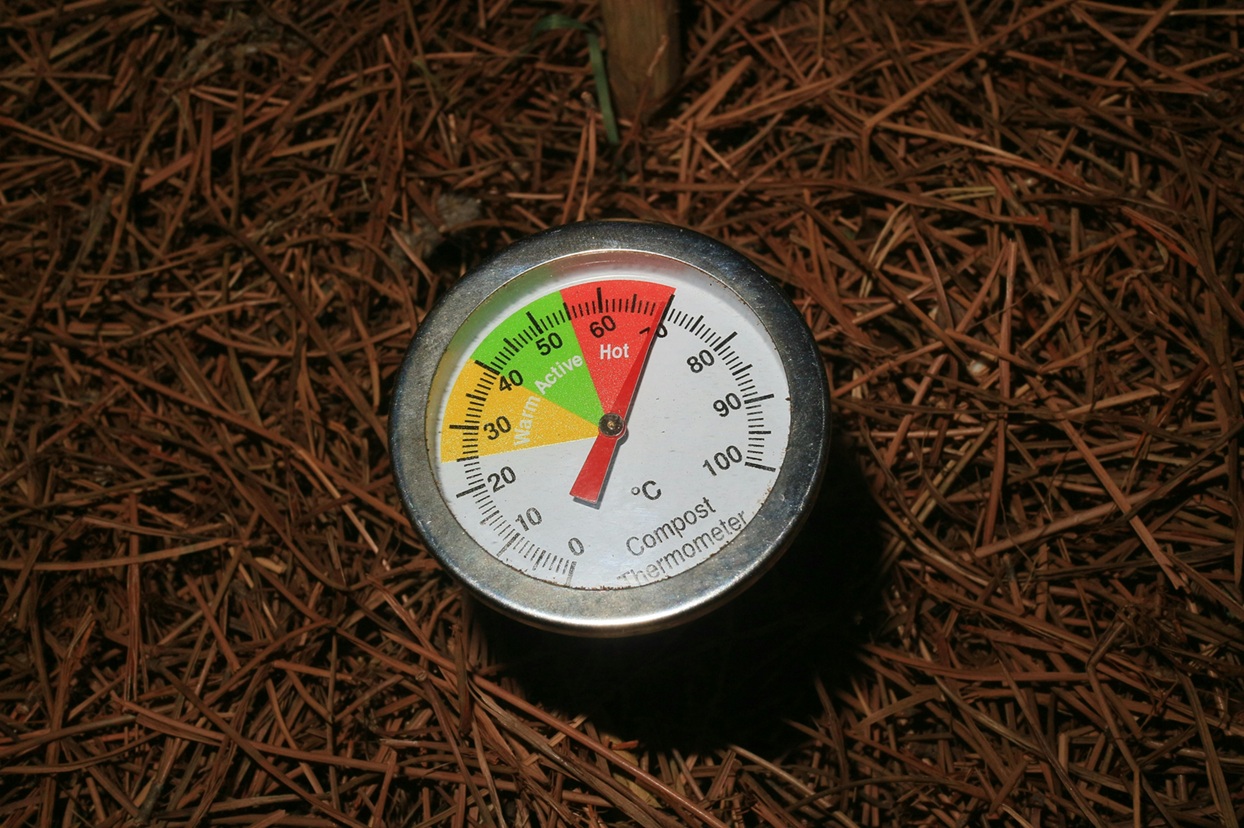 Jak chronić kolektory słoneczne przed przegrzewaniem latem - systemy odpowietrzania i kontroli temperatury w 2026